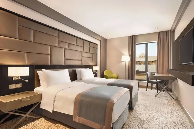 غرفة ديلوكس بسريرين منفصلين، Wyndham Grand Tbilisi 1/7