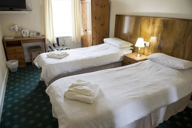 غرفة عائلية بسرير مزدوج وسريرين منفصلين، Dalgair House Hotel 2/3
