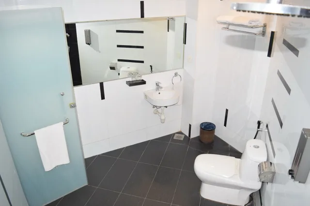 غرفة ديلوكس بسريرين منفصلين، Springz Hotel Bukit Jalil 4/4