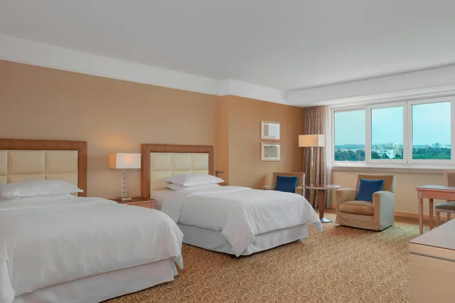 غرفة بسريرين منفصلين بإطلالة على البحر، Sheraton Club Des Pins Resort 2/6