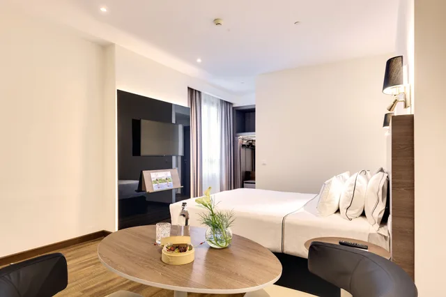 Supreme, Twin Beds، Melia Madrid Serrano 7/10
