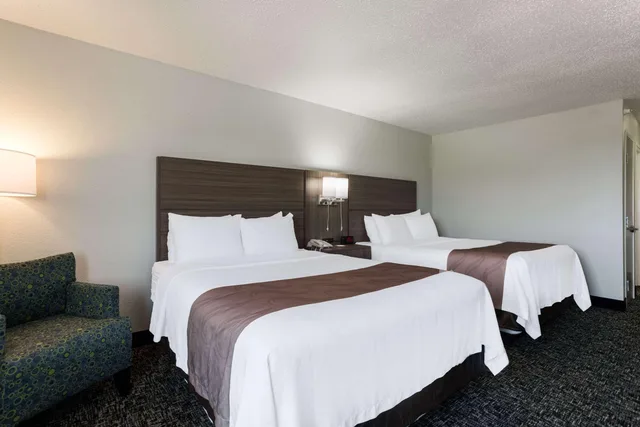 غرفة بسريرين كوين، Quality Inn & Suites Ferdinand 2/3