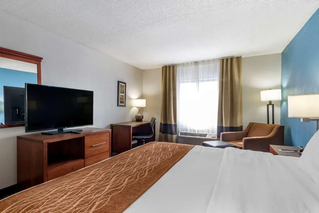 غرفة بسرير كينج، Comfort Inn and Suites Lees Summit Kansas City 2/4