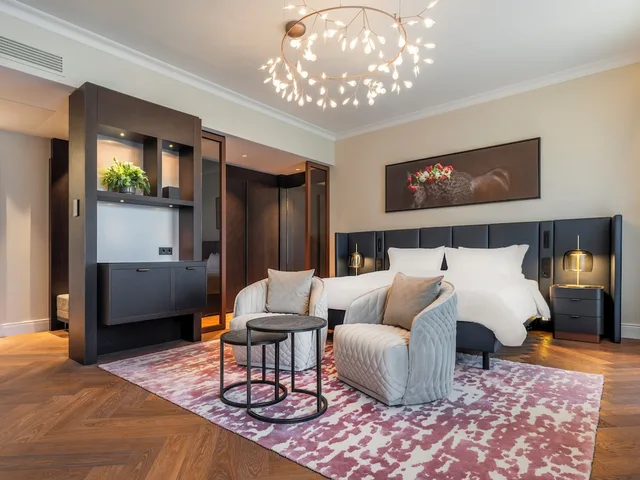 Junior Suite, King Bed, Park View, Steigenberger Europaischer Hof 5/8