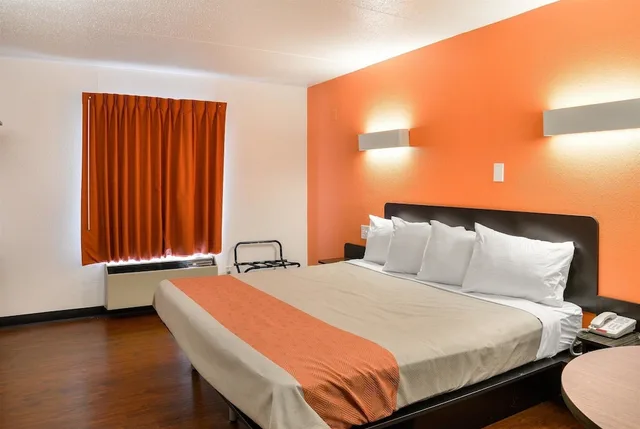 غرفة ديلوكس بسرير كينج لذوي الإعاقة، Motel6 Toledo, OH 7/10