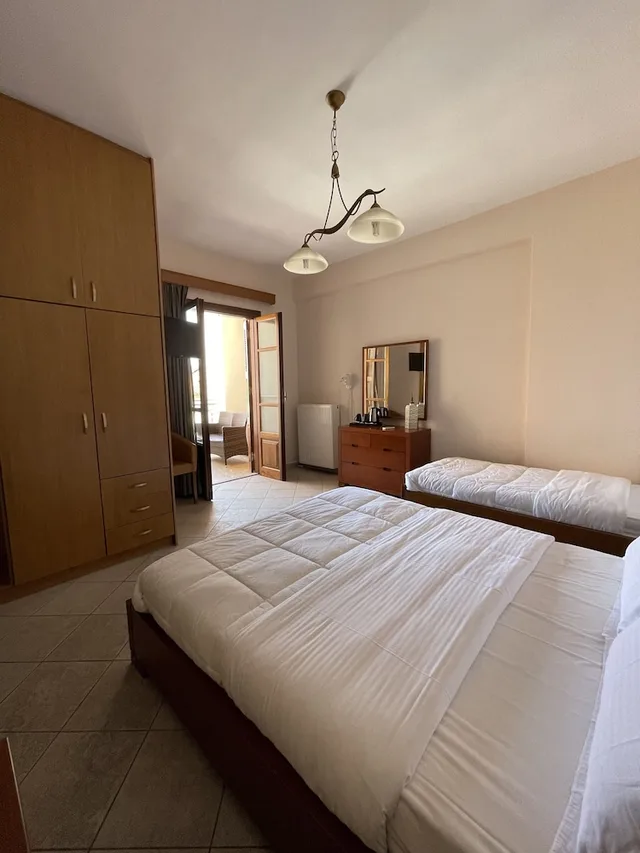 غرفة ثلاثية بسرير مزدوج مع أريكة، Sofotel 1/10