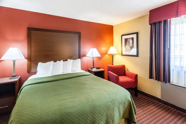 غرفة قياسية بسرير كوين، Quality Inn & Suites Lincoln South 3/9