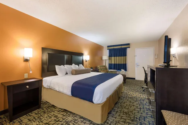 غرفة بسرير كينج للمدخنين، SureStay Hotel by Best Western Meridian 4/10