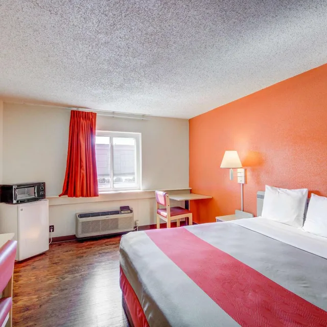 غرفة بسرير كينج للمدخنين، Motel6 Wichita, Kansas 2/10