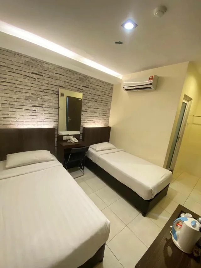 غرفة جونيور بسريرين منفصلين، The Regency Garden Hotel 1/2