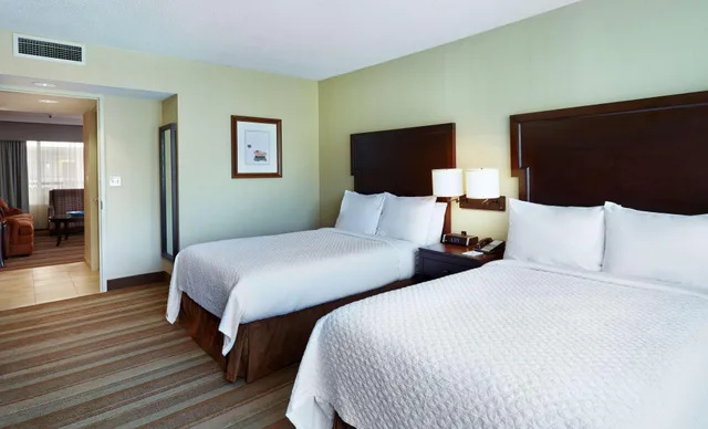 2 Bedrooms, Presidential, Suite, 1 King and 2 Double Beds, 2 Bathrooms، Embassy Suites By Hilton Parsippany 1/2