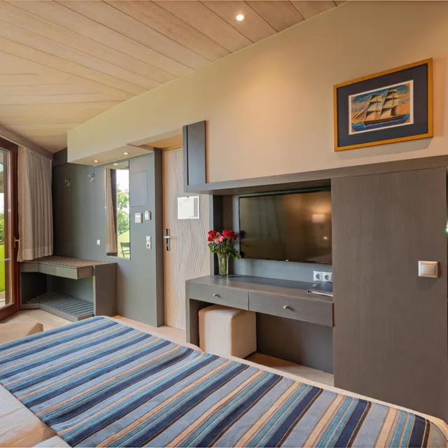 غرفة مزدوجة بإطلالة على البحر، Kyma Suites Beach Hotel 6/10