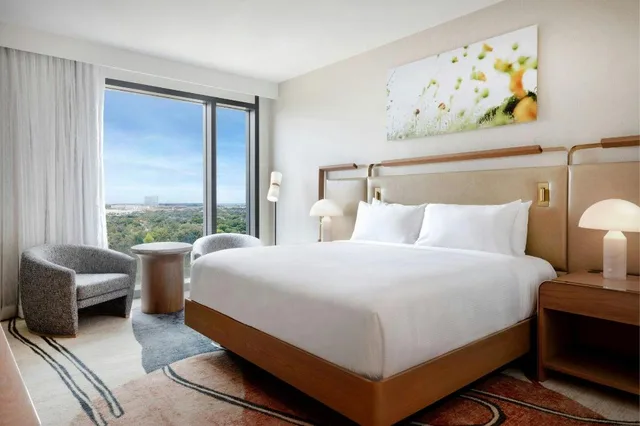 Guest Room, Deluxe, King Bed, Hall Park Hotel Autograph Collection 1/7