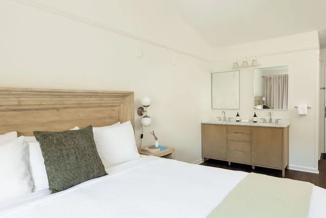 Room, King Bed, East Wing، Outlook Inn On Orcas Island 2/2
