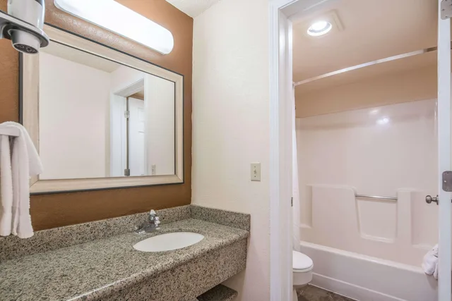 Efficiency, Suite, King Bed، Quality Inn and Suites Downtown Walla Walla, WA 3/3