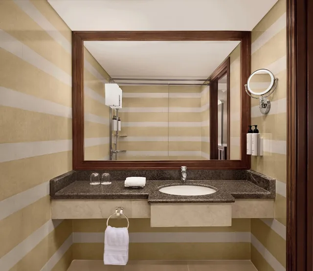 غرفة كلاسيكية بسرير كينج بإطلالة على المدينة، سويس اوتيل المقام مكة(Swissotel Al Maqam Makkah) 6/6