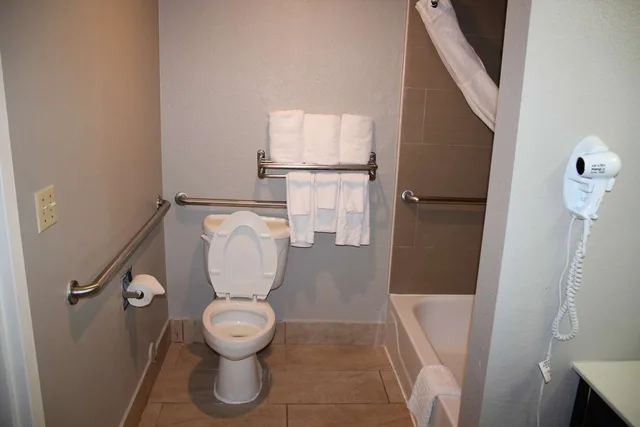 Room, King Bed, Bathtub, Accessible, Boca Suites Deerfield Beach, SureStay Collection by Best Western FL 4/4