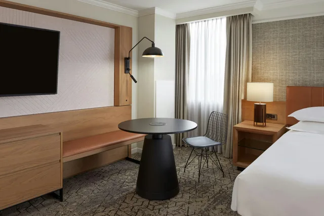 غرفة بسريرين كوين، Sheraton Parkway Toronto North Hotel Suites 2/4