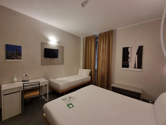 غرفة ثلاثية بسرير مزدوج وسرير فردي، Hotel Astoria Torino 9/10