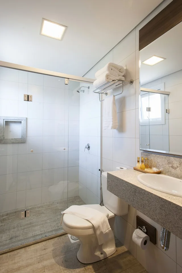 جناح بريميوم بسرير كينج وسريرين منفصلين بحوض استحمام، Hotel Fioreze Primo 9/10