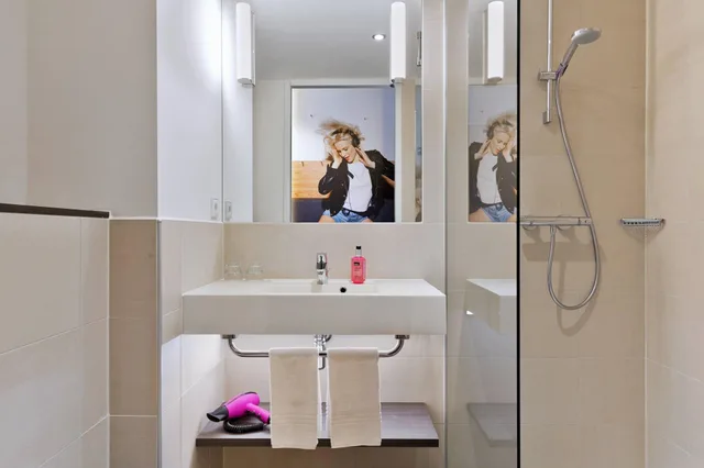 Standard, Twin Beds, Moxy Amsterdam Houthavens 7/7