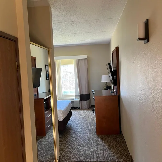 غرفة بسرير كوين بحوض استحمام لذوي الإعاقة، Wingate by Wyndham Clearfield 5/10