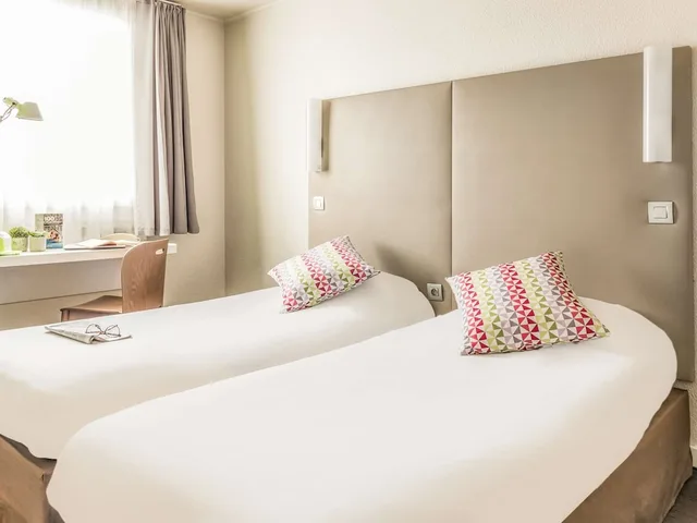 Next Generation, Standard, Twin Beds، Campanile Pont de Suresnes 2/7