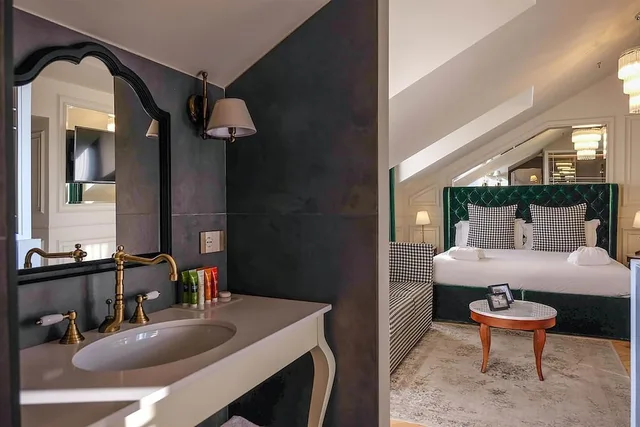 جناح رئاسي بسرير كوين بشرفة بإطلالة، Matilde Boutique Hotel, WorldHotels Elite 2/4