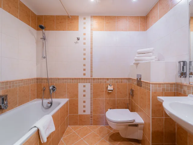 غرفة قياسية ثلاثية، Ea Hotel Rokoko 4/4