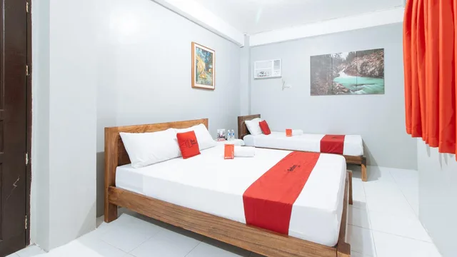 غرفة ديلوكس ثلاثية، RedDoorz Near Mall of Asia (RedDoorz Near Pasay Rotonda) 3/10