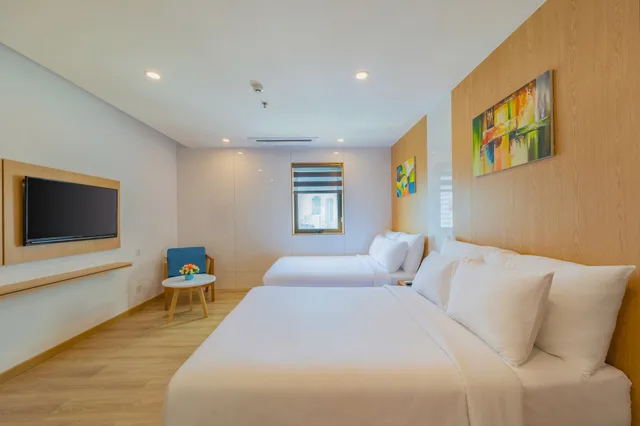 Superior, 1 Double and 1 Single Bed, No Window، Kova Diamond Hotel Da Nang 3/6