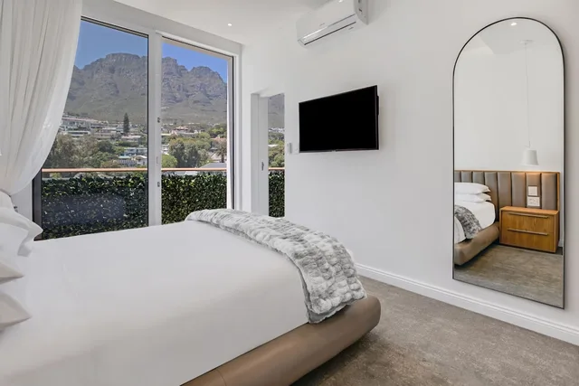 2 Bedrooms, Suite, 2 King Beds, The Marly Hotel 6/10
