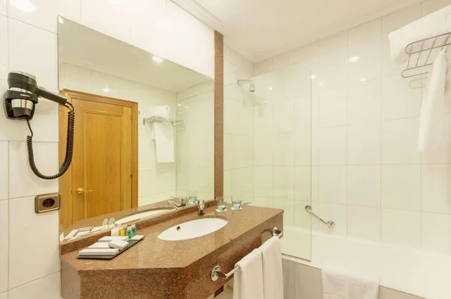 غرفة بريميوم بسرير مزدوج، Hotel Vigo Los Galeones Affiliated By Melia 2/2