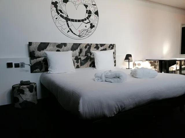 غرفة عائلية، Hotel Dream 2/3