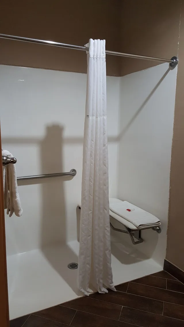 غرفة بسرير كينج مع أريكة لذوي الإعاقة، Executive Inn & Suites Floresville 10/10