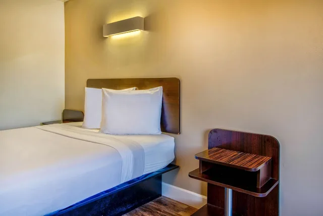 جناح بسرير كوين، Motel6 Hesperia, CA - West Main Street - I-15 3/5