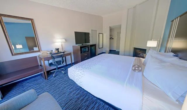 Room, King Bed, Glenstone Lodge 1/7