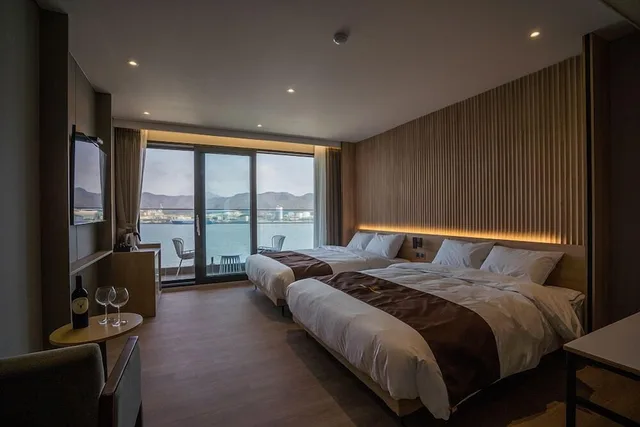 غرفة عائلية بسريرين كوين بإطلالة على البحر، Masan Tourist Hotel 1/1