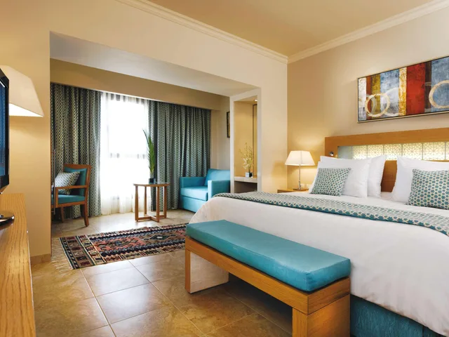 غرفة بسرير مزدوج بإطلالة على الجبل، Movenpick Waterpark Resort and Spa Soma Bay 1/6