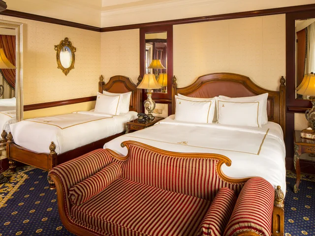 غرفة قياسية ثلاثية، The Imperial Hotel 2/4