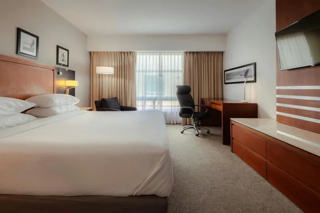 غرفة بزنس بسرير كينج، Sheraton Leon 1/2