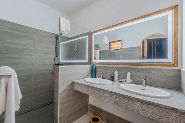 غرفة كلاسيكية بسرير كينج بشرفة، DIANI SEA RESORT 4/6