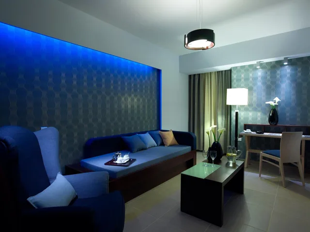 جناح بسرير مزدوج بغرفة نوم واحدة مع أريكة، Filion Suites Resort And Spa 1/2