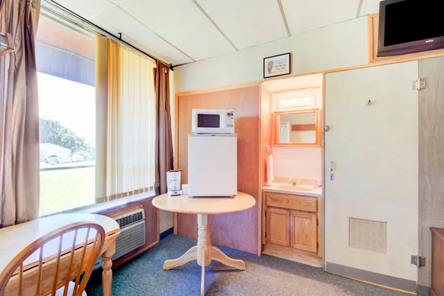 غرفة بسرير كينج، Hotel Drumright I-44 OK 1/3