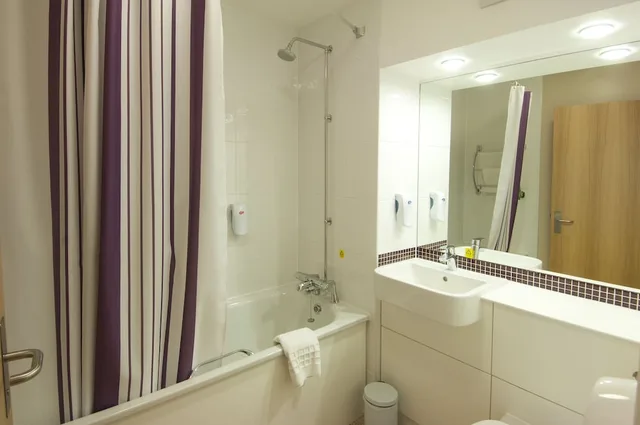 غرفة قياسية بسرير مزدوج، Premier Inn Shrewsbury Town Centre 3/3