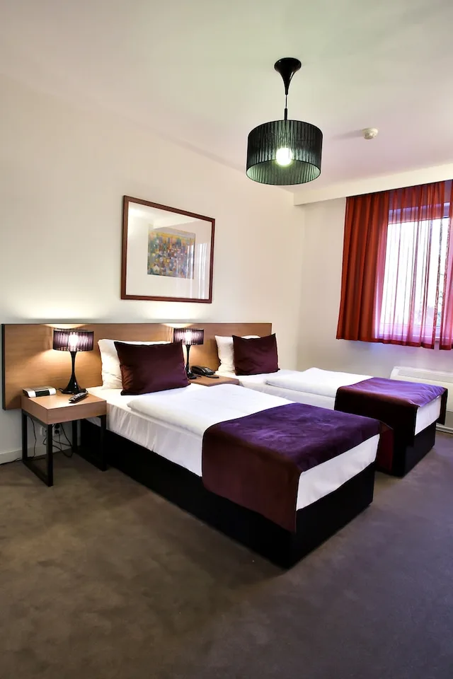 شقة بسرير مزدوج وسريرين منفصلين بغرفتي نوم، Adina Apartment Hotel Budapest 2/10
