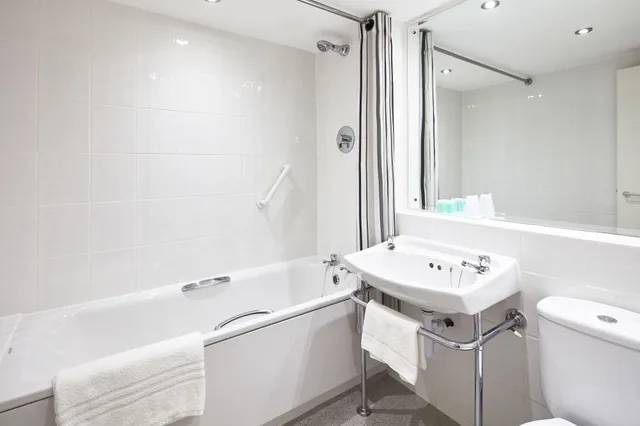 Standard, Triple, Multiple Beds, Private Bathroom، Alma Lodge 3/5
