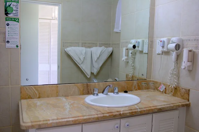 غرفة قياسية بسرير كينج، Dover Beach Hotel 3/3