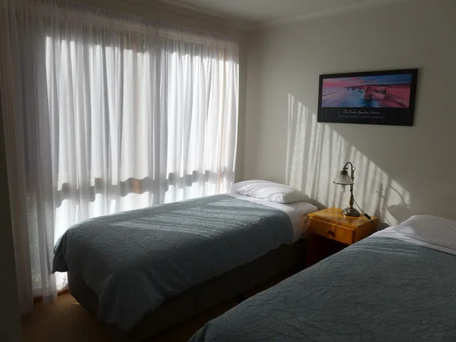 كوخ بسرير كوين وسريرين منفصلين بغرفتي نوم لذوي الإعاقة، DAYSY HILL COUNTRY COTTAGES 4/10
