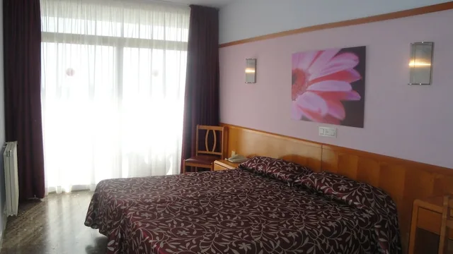 غرفة سوبيريور بسرير كوين بشرفة، Hotel Esplendid 2/3